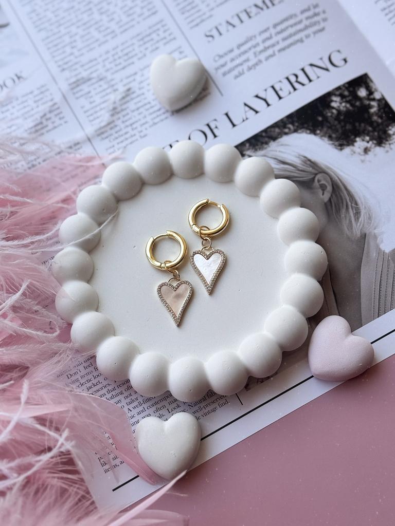 Серьги сердечки из перламутра и фианитов (позолота)