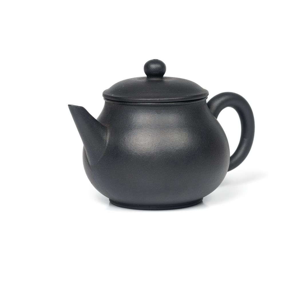 Исинский чайник Шуй Пин, глина Хэй Ни, 150 мл, мастер Фань Сюэцзюнь