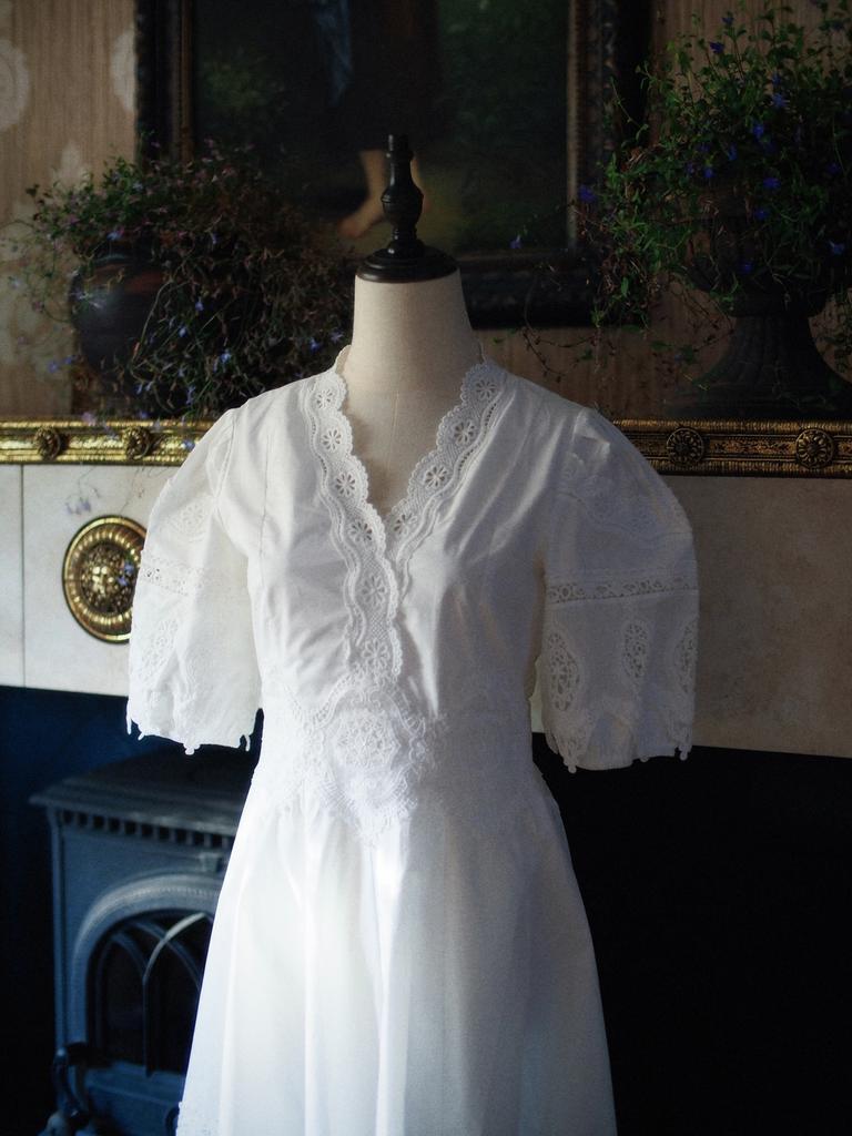 Платье кружевное