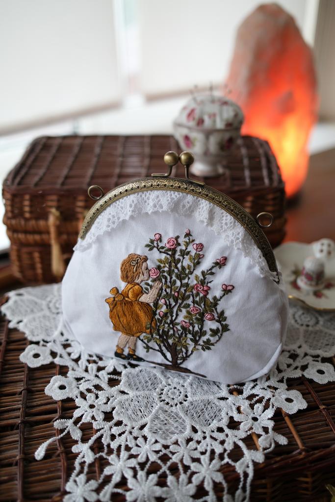 Косметичка с вышивкой