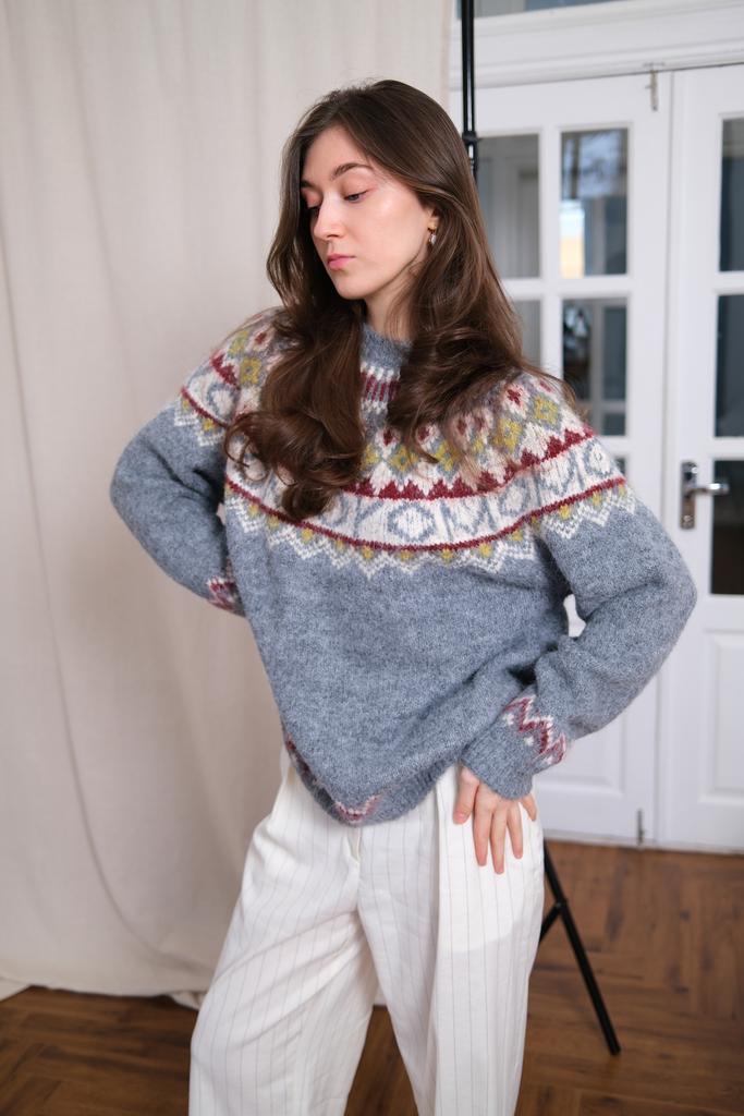 Свитер в скандинавском стиле