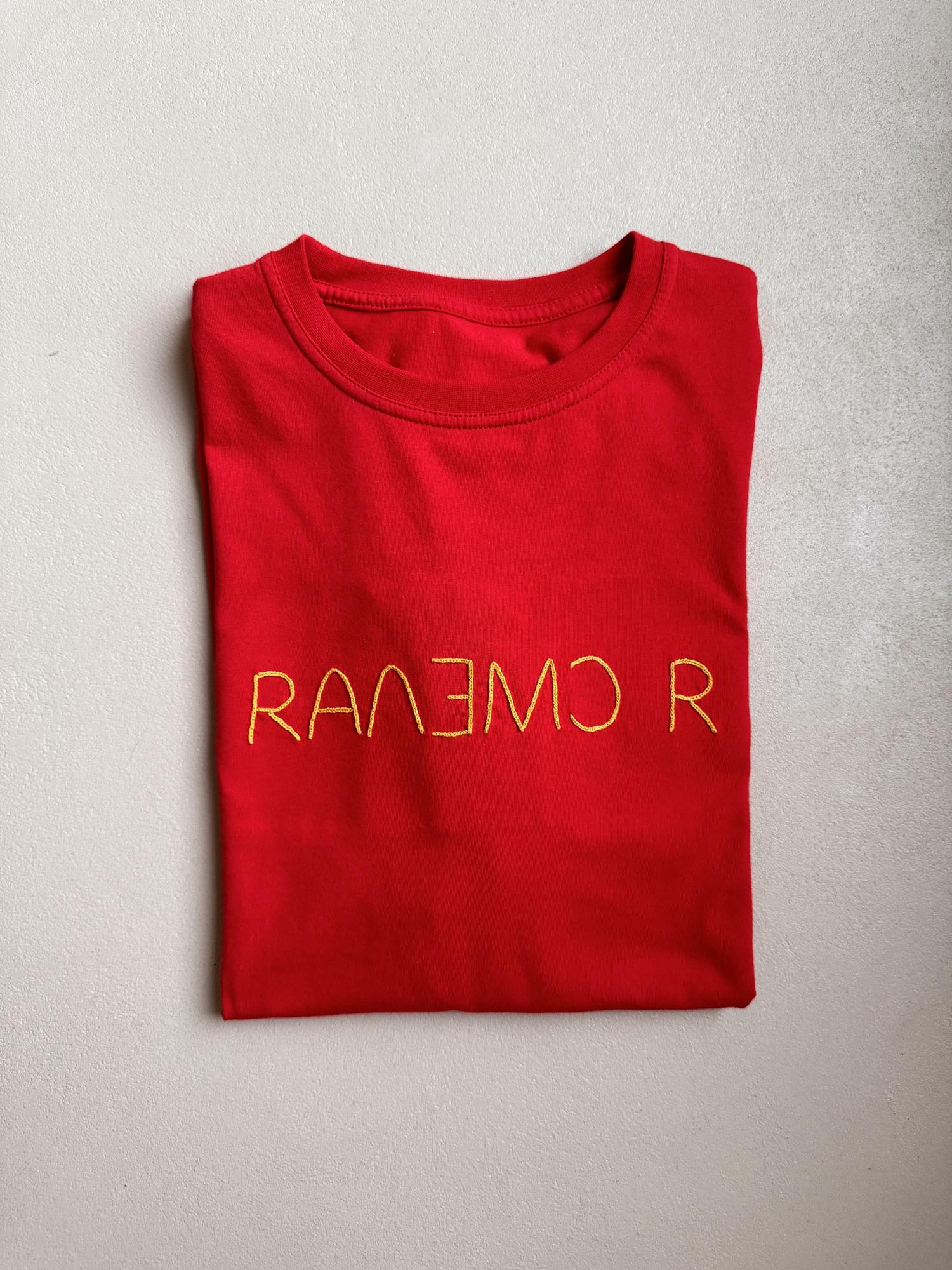 Красная тонкая ресурсная футболка