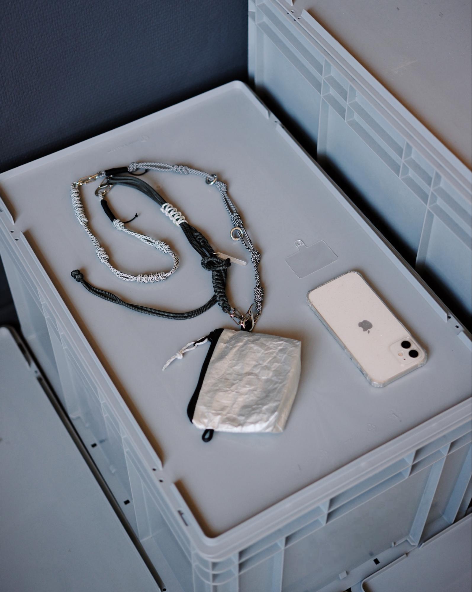 ШНУРОК ДЛЯ ТЕЛЕФОНА KNOTTY WORKSHOP PHONE CORD SILVER