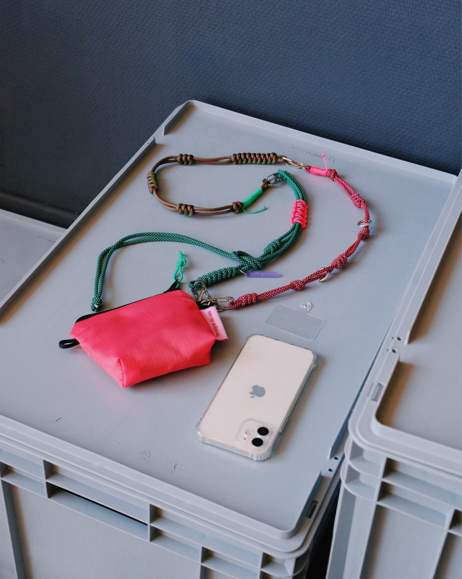 ШНУРОК ДЛЯ ТЕЛЕФОНА KNOTTY WORKSHOP PHONE CORD GREEN-PINK