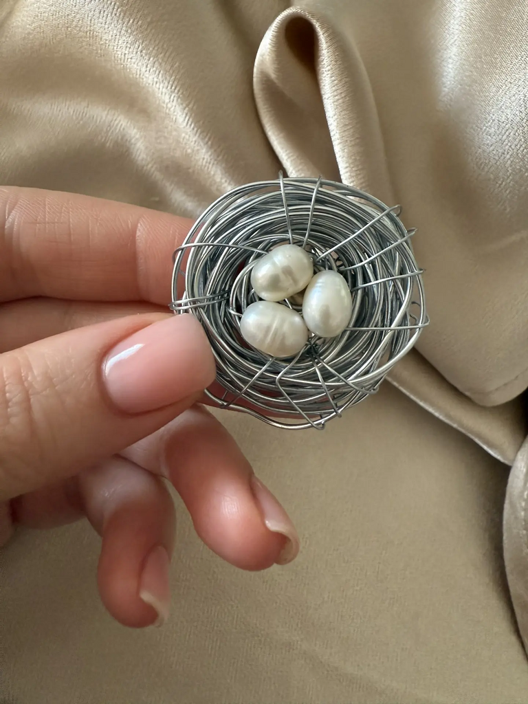 Видеоурок брошь "Гнездо с жемчужными яичками"