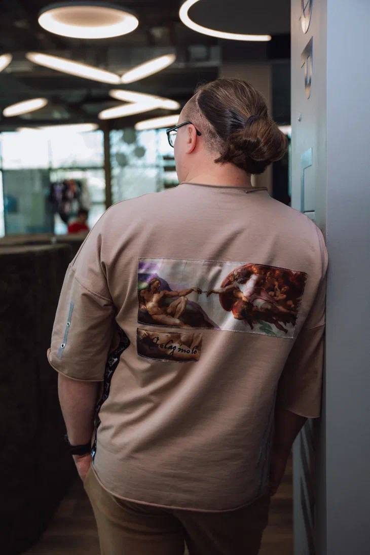 Футболка оверсайз "Микеланджело - Сотворение Адама"