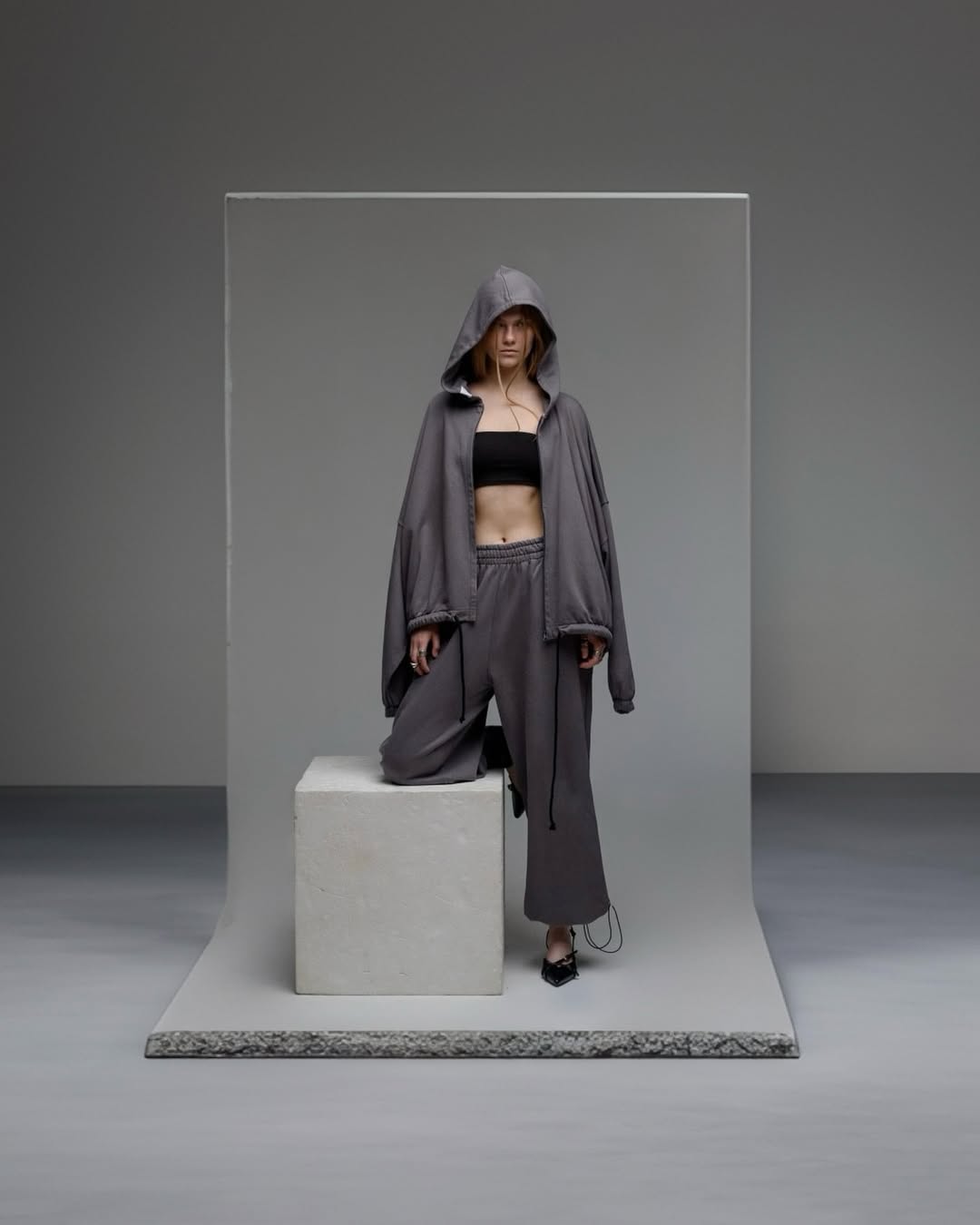 ZIP HOODIE & PANTS: MONSOON