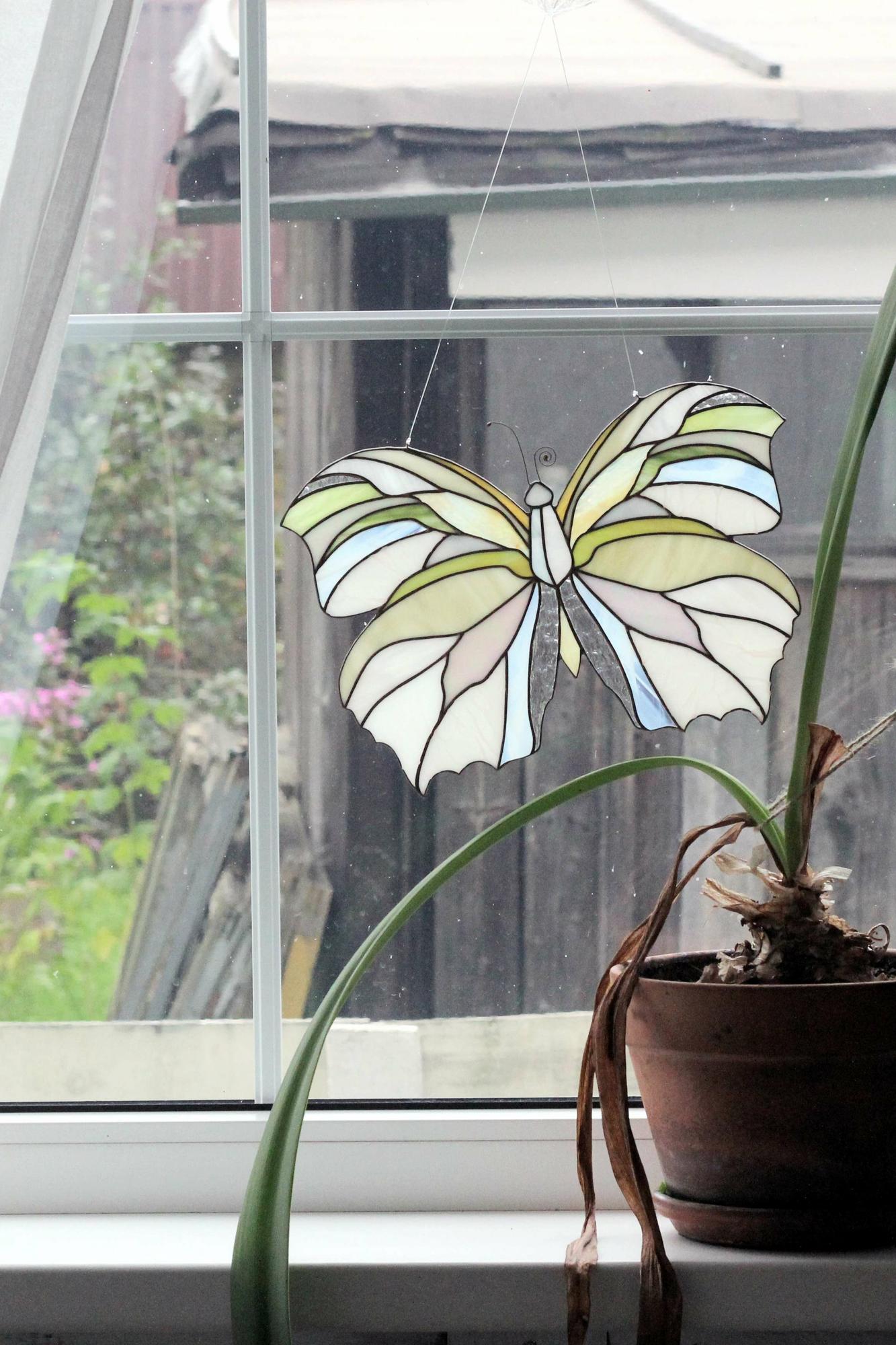 PEARL BUTTERFLY | Stained Glass Pattern