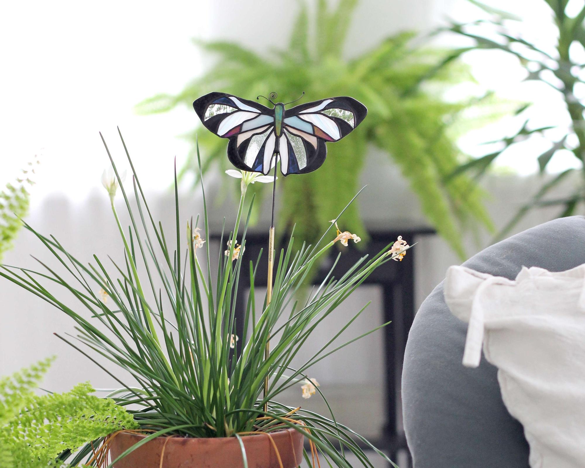 GRAPHIC BUTTERFLY .mini | Stained Glass Pattern