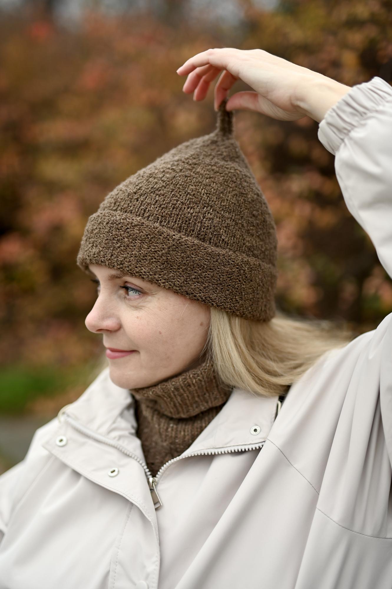 Шапочка с петелькой/пипочкой