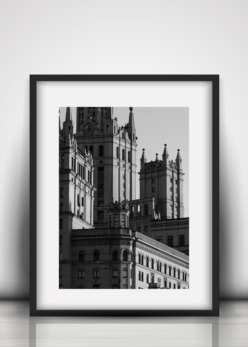 Фасад высотки на Котельнической