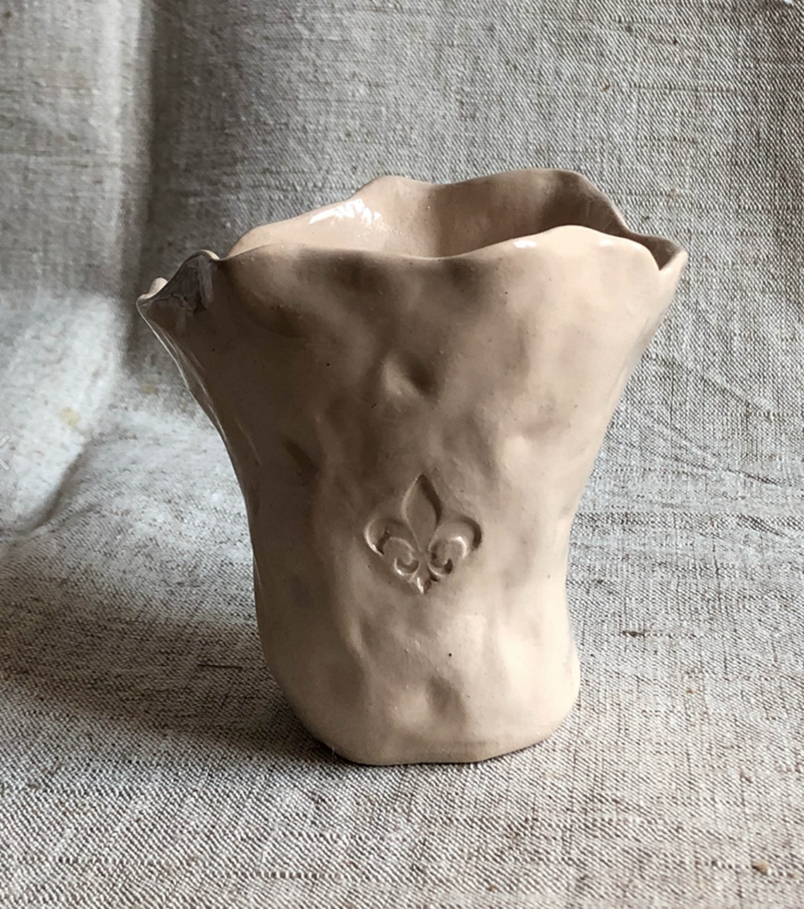 Стакан С Геральдической Лилией, Керамика