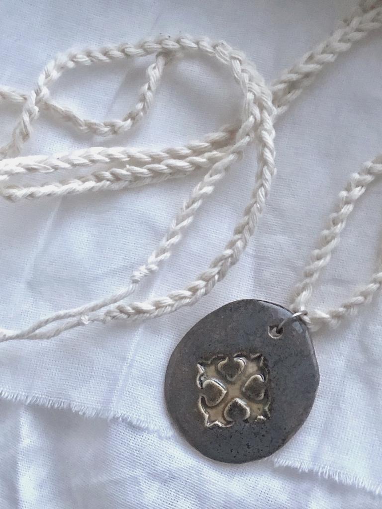 Кулон "Крестовое" На Хлопковой Косичке