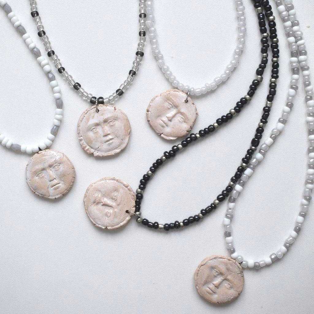 Бусы THE FACES / В Молочном Цвете