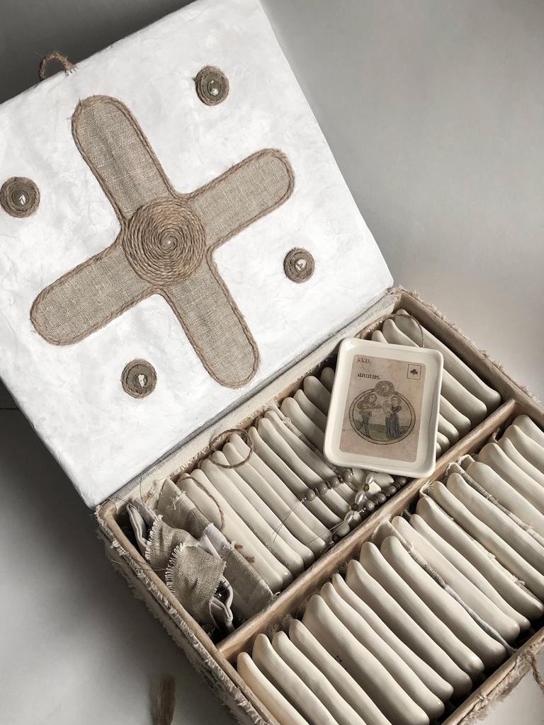 НАБОР "MEDIEVAL CARDS" / 40 КАРТ В СУНДУКЕ