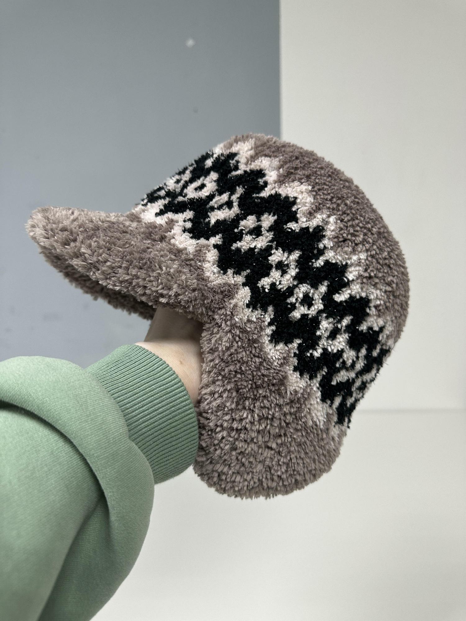 Меховая кепка с жаккардом