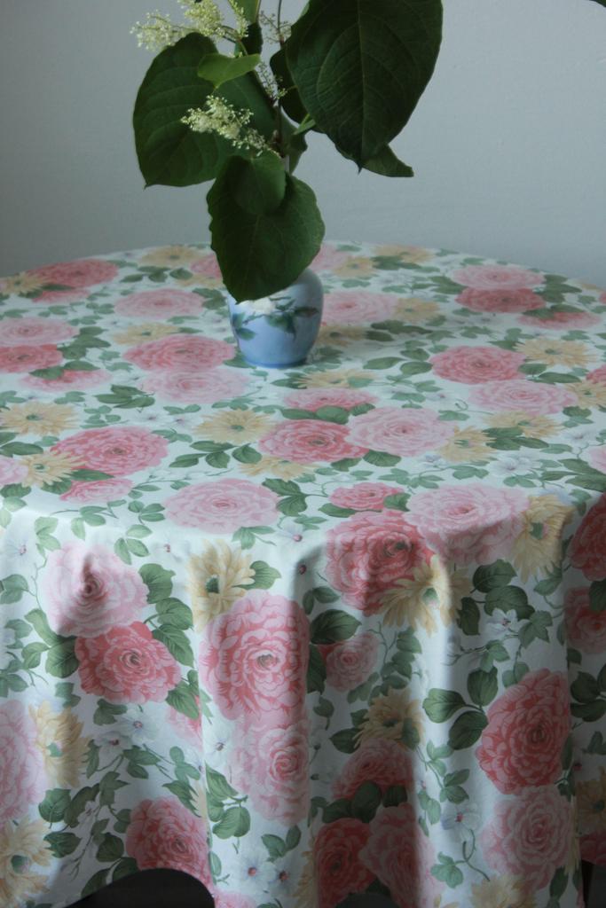 Круглая скатерть 150 см