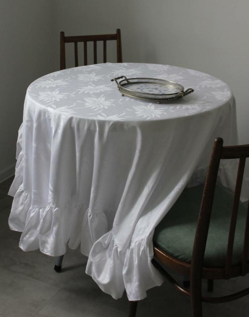 Овальная скатерть 215*150 см