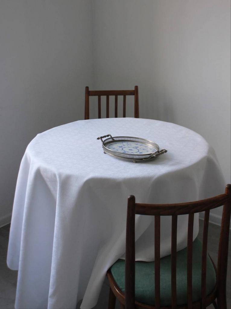 Овальная скатерть 210*145 см