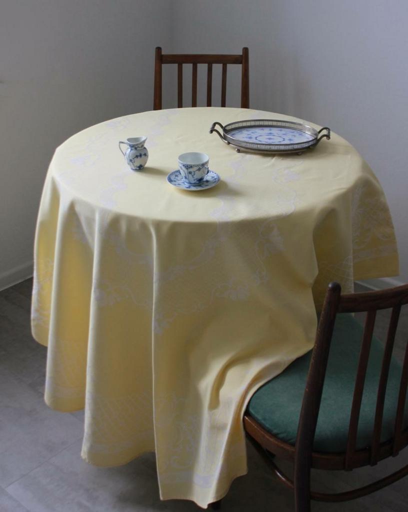 Овальная скатерть 220*150 см