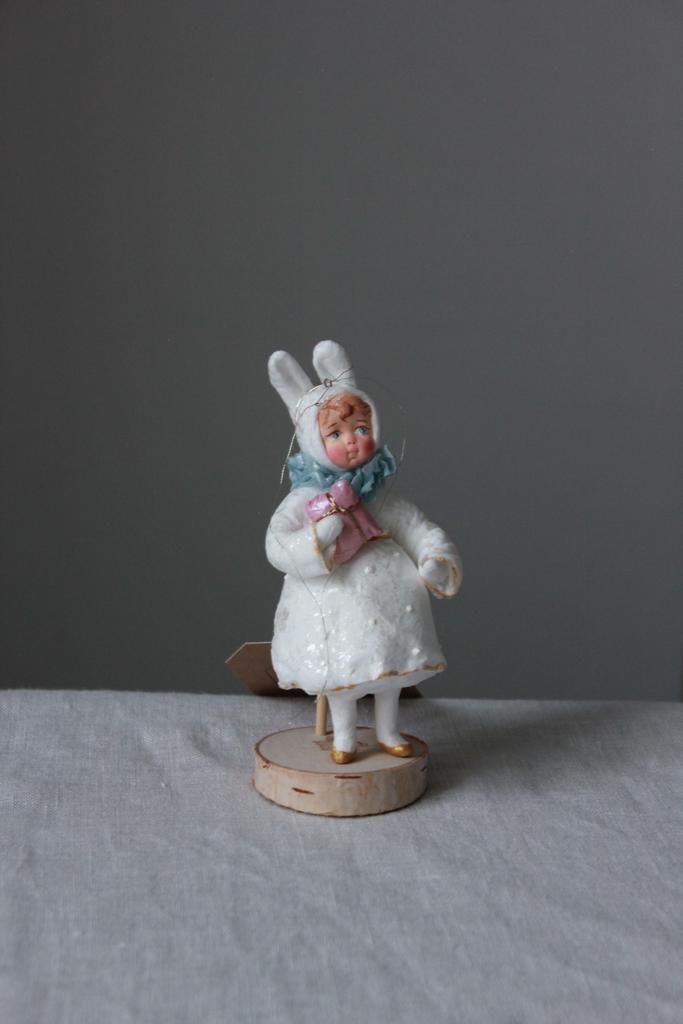 Ватная игрушка девочка зайчик