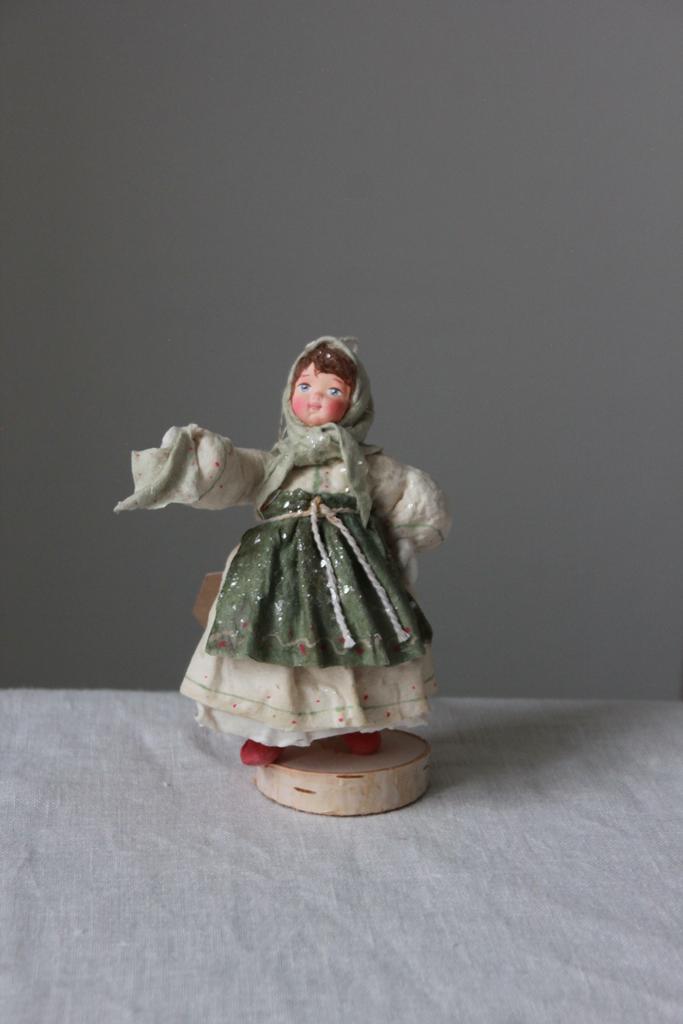 Ватная игрушка девочка плясунья