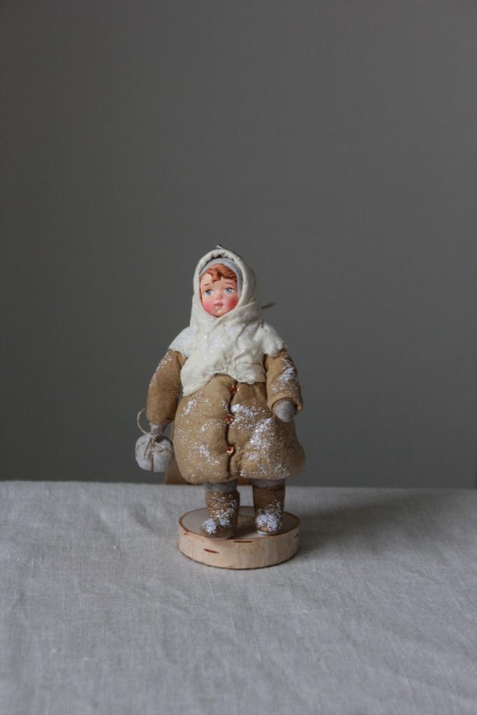 Ватная игрушка девочка с кулёчком