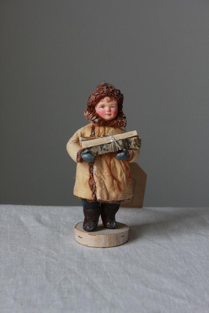 Ватная игрушка мальчик с дровами