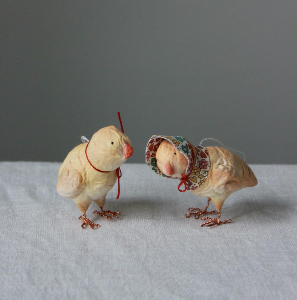 Ватная игрушка Цыпа с чепчиком