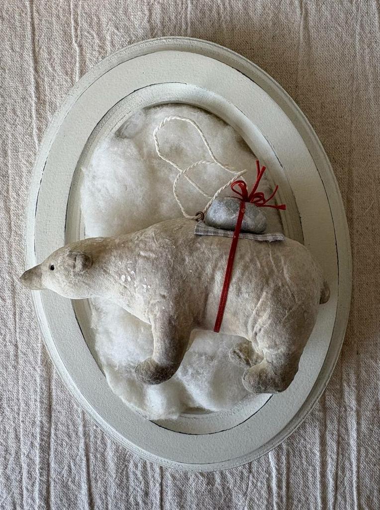 Ватная игрушка медведь с подарком