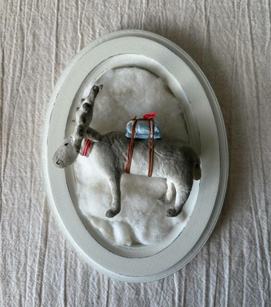 Ватная игрушка Олень с подарком