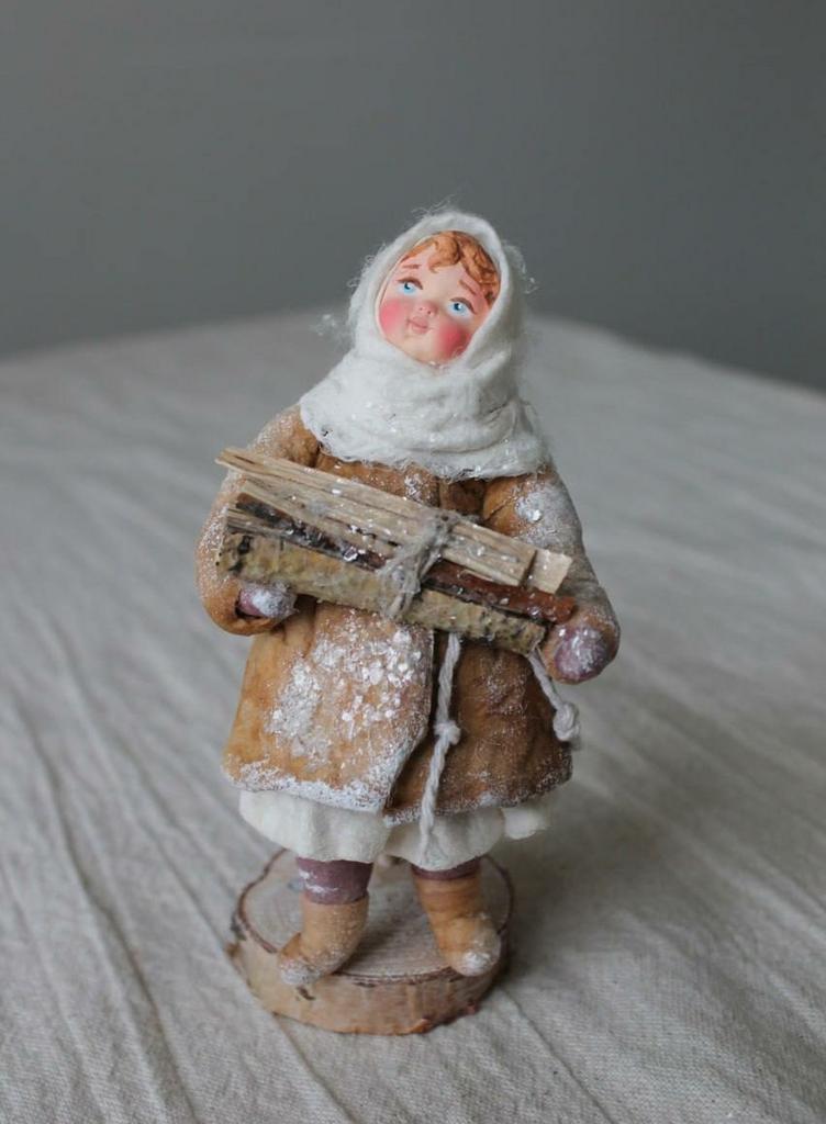 Ватная игрушка Девочка с дровами