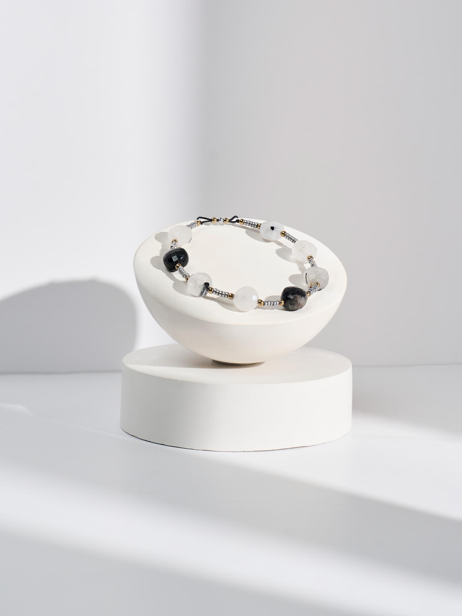 Браслет модели S360 с турмалиновым кварцем и гематитом