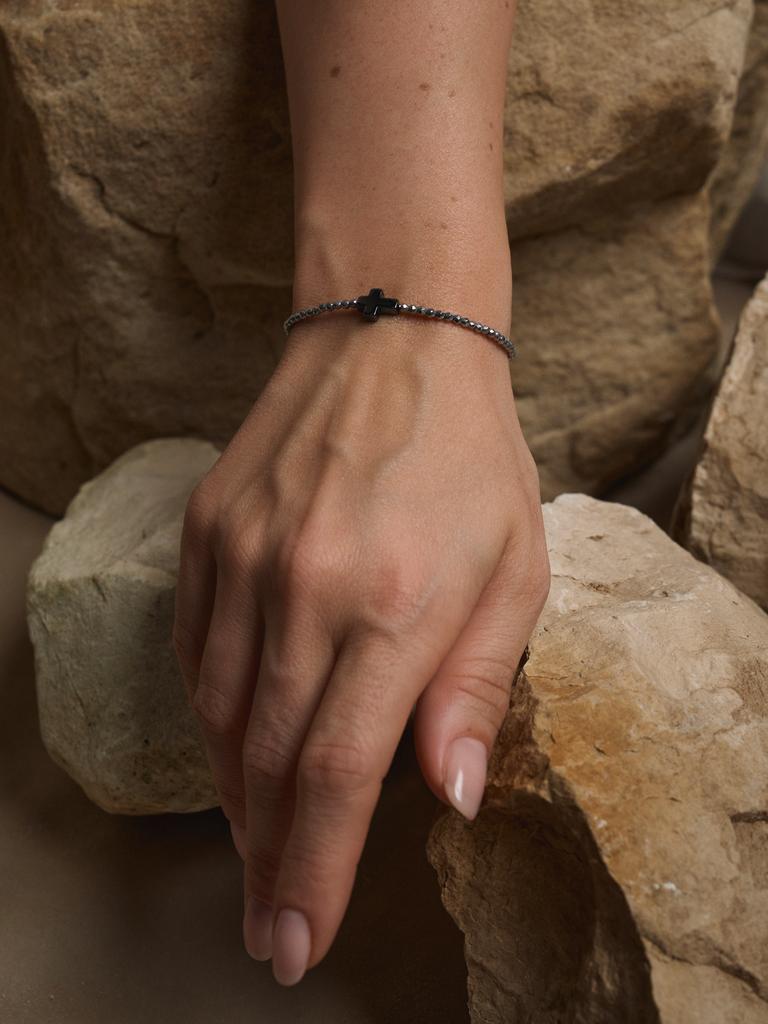 Браслет Ultra с темным крестом из гематита