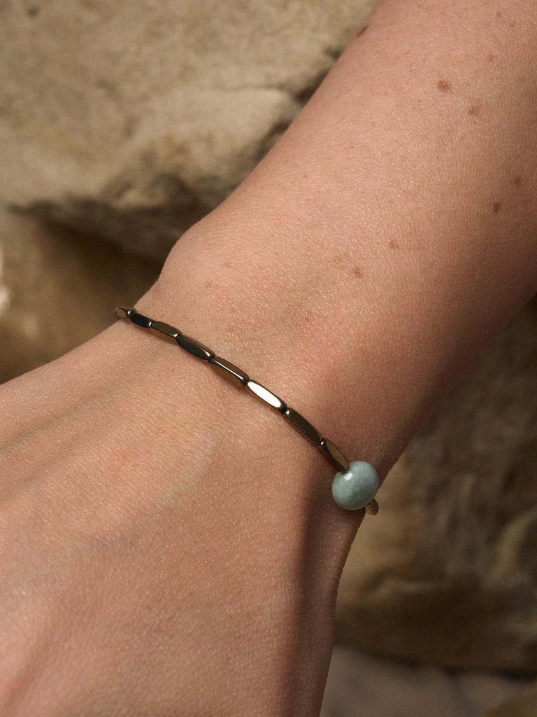 Браслет Long с золотыми гематитовыми рисинками и жадеитом