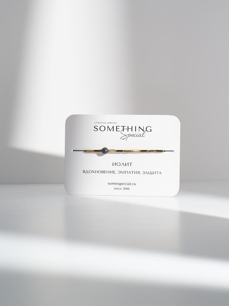 Браслет Long с иолитом и золотыми трубочками гематита