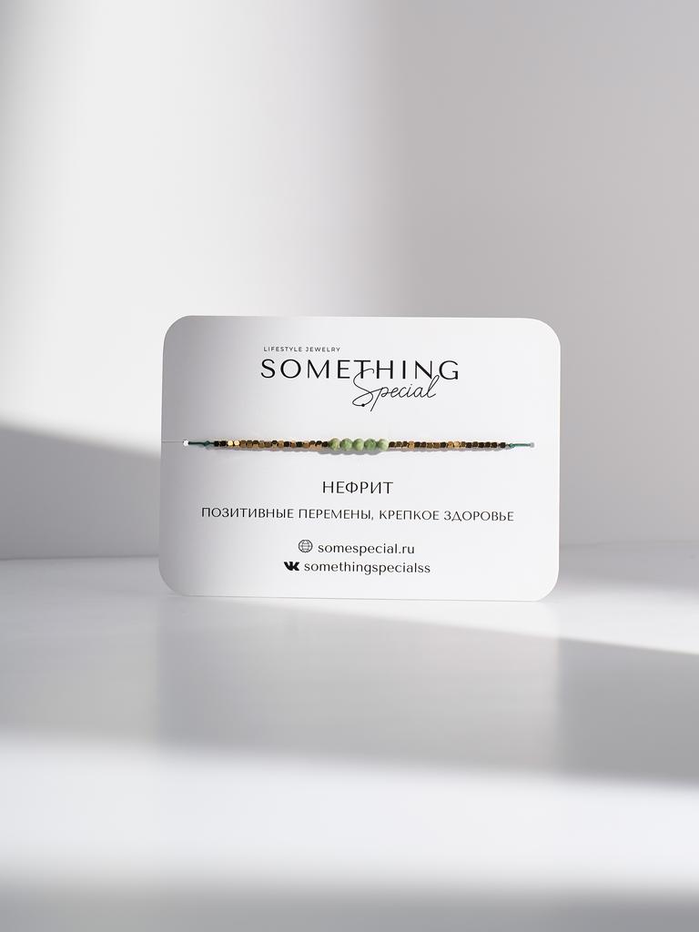 Браслет Long с нефритом и золотыми кубиками гематита