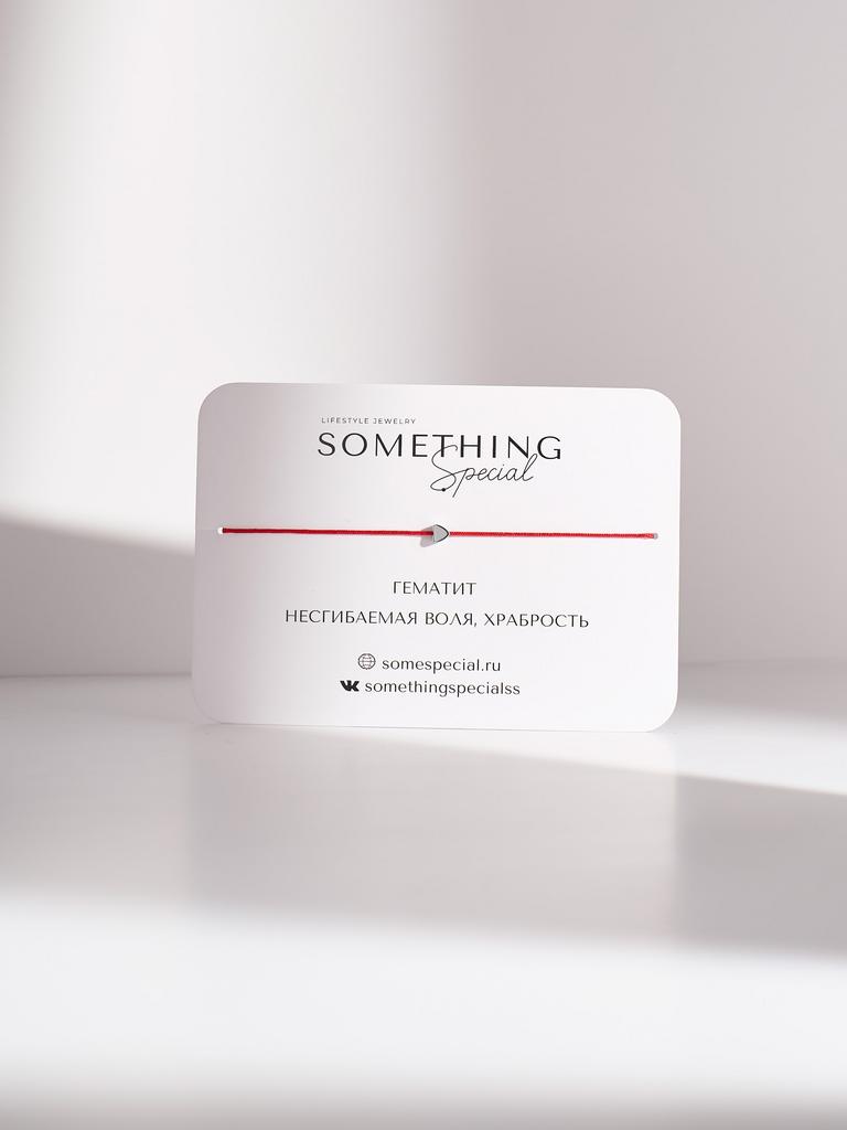 Браслет с мини сердцем на красной или черной нити