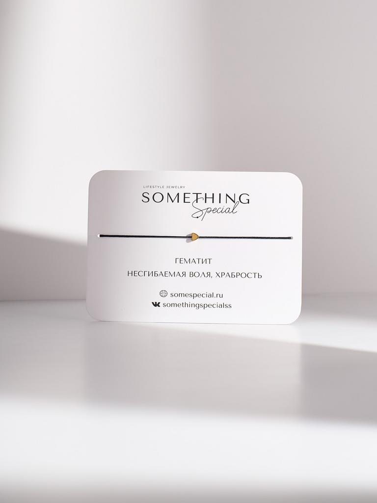 Браслет с мини золотым сердцем на красной или черной нити