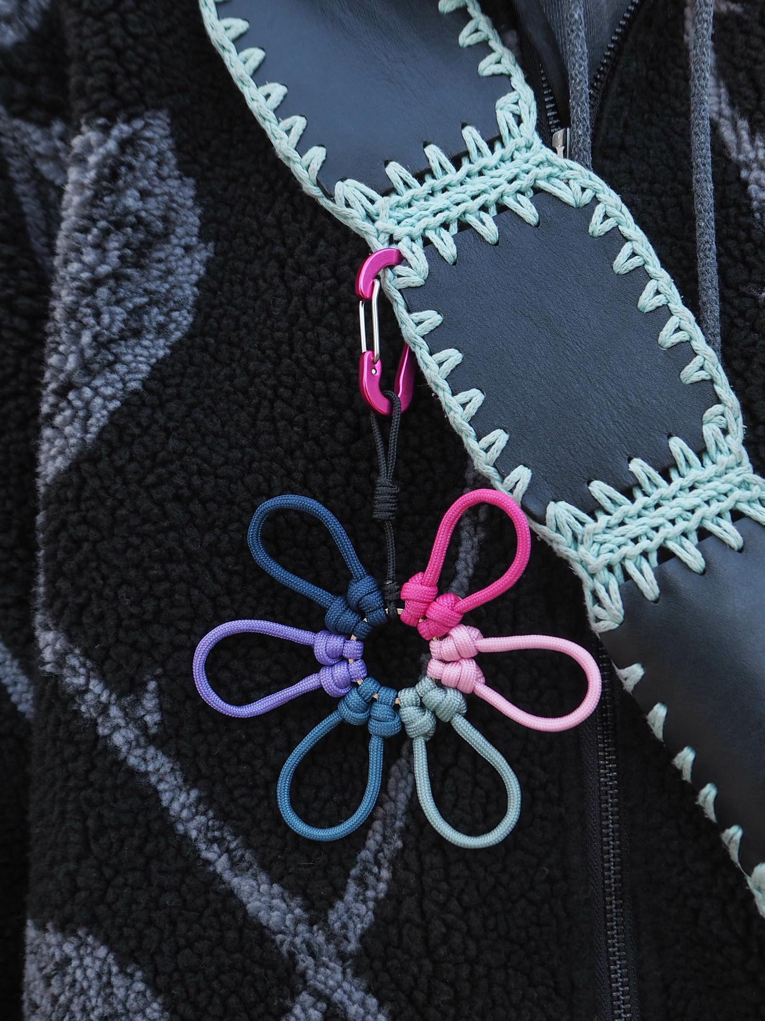 Брелок-цветок