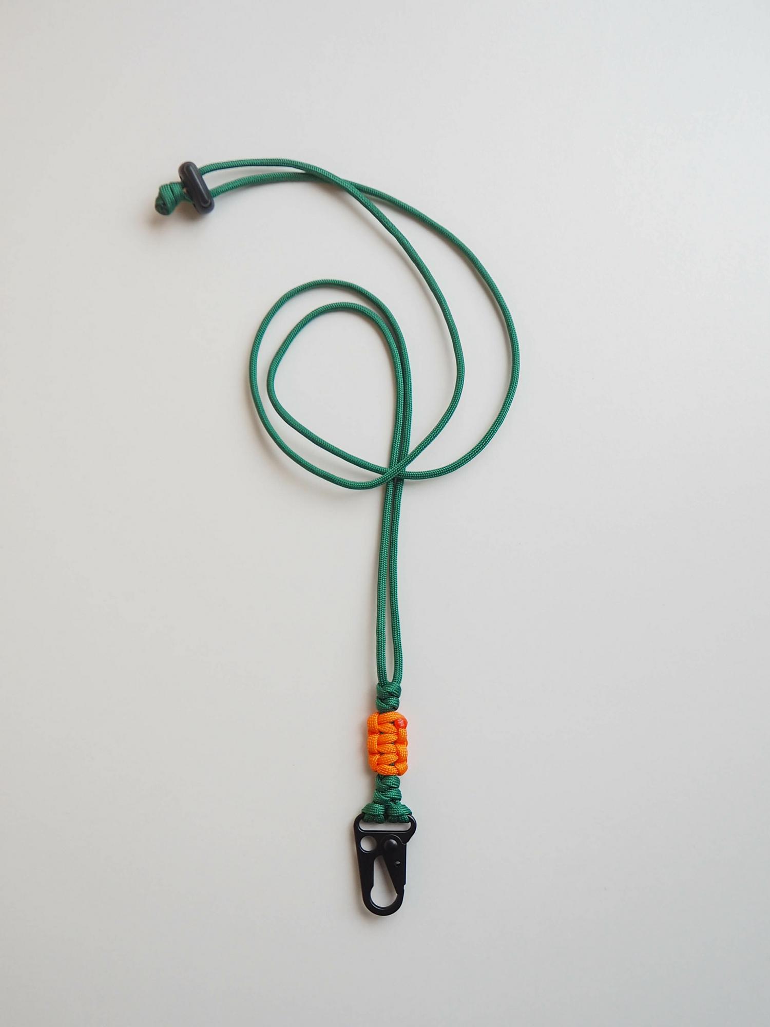 Шнурок через плечо с плетением