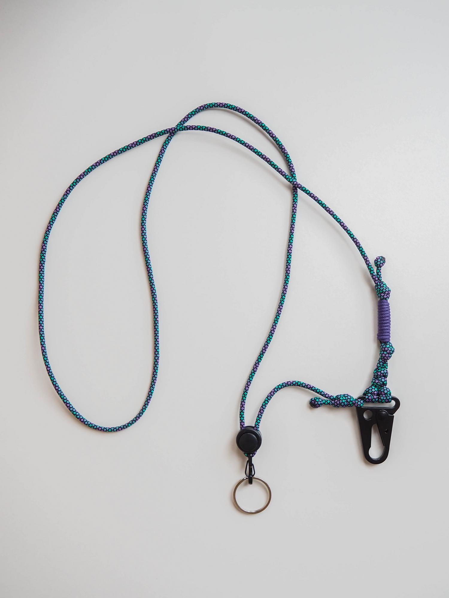 Шнурок через плечо