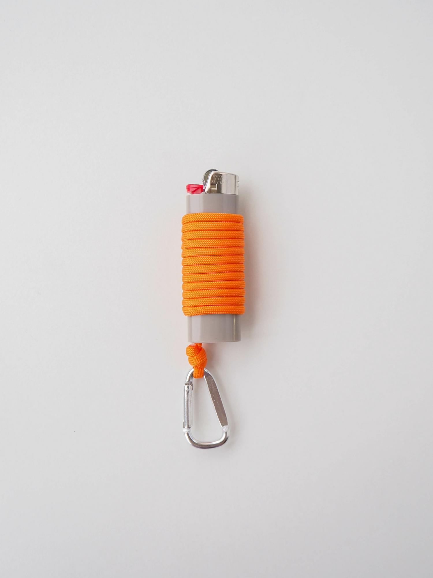 Зажигалка с карабином серая