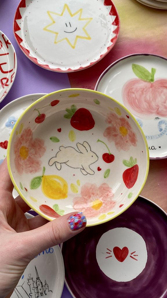 Боул с кроликом и цветами