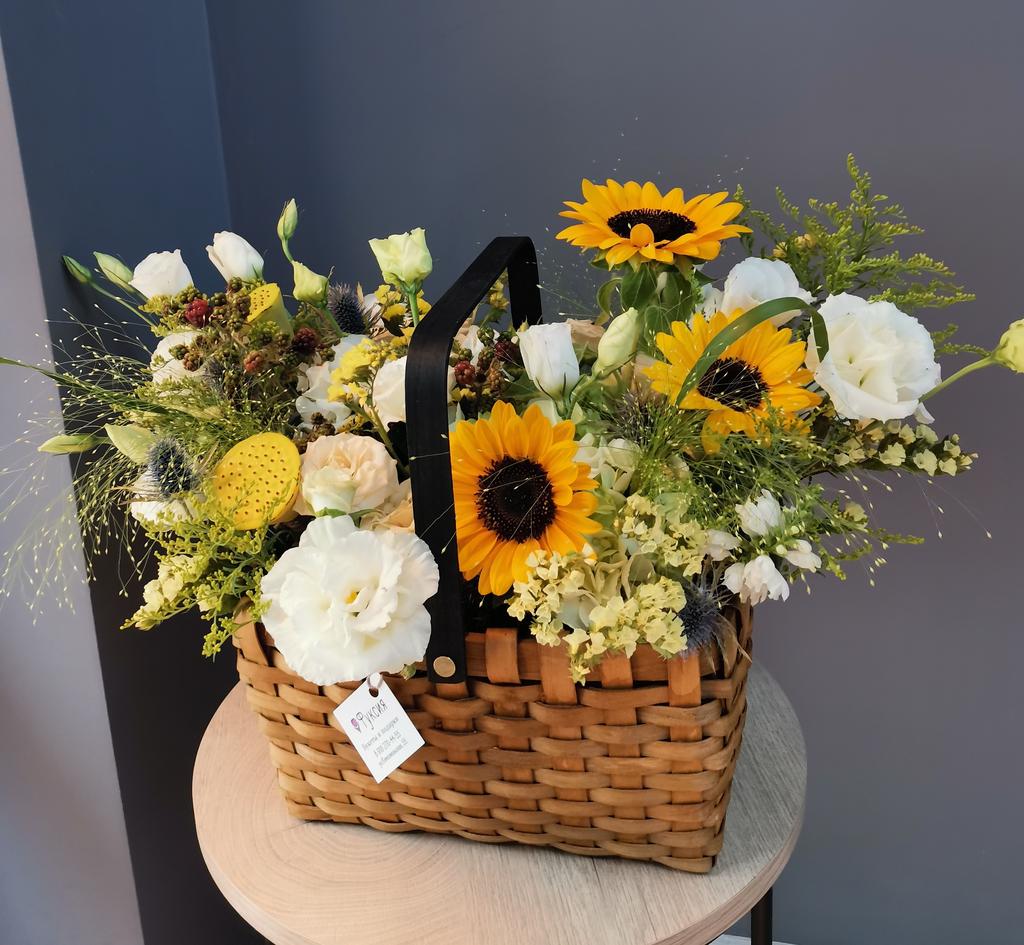 Корзина с подсолнухами1
