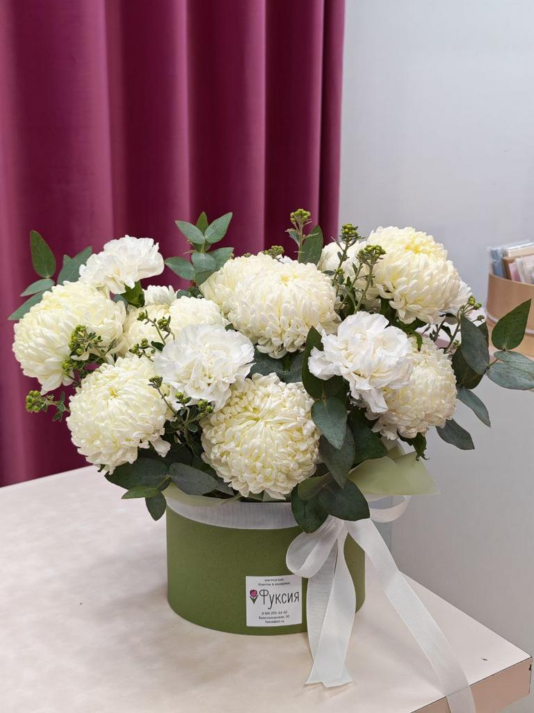 Овальная коробка с хризантемами