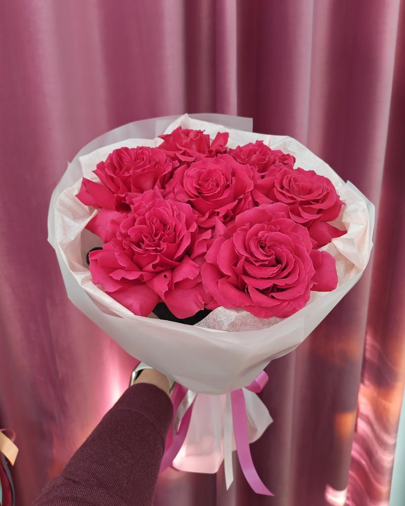 Букет ярких французских роз