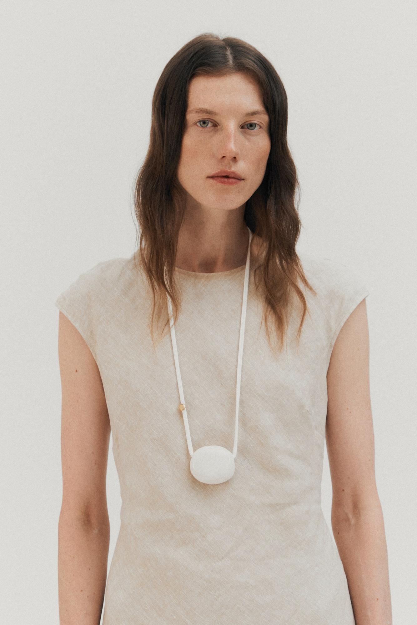 Ожерелье - шнурок White stone