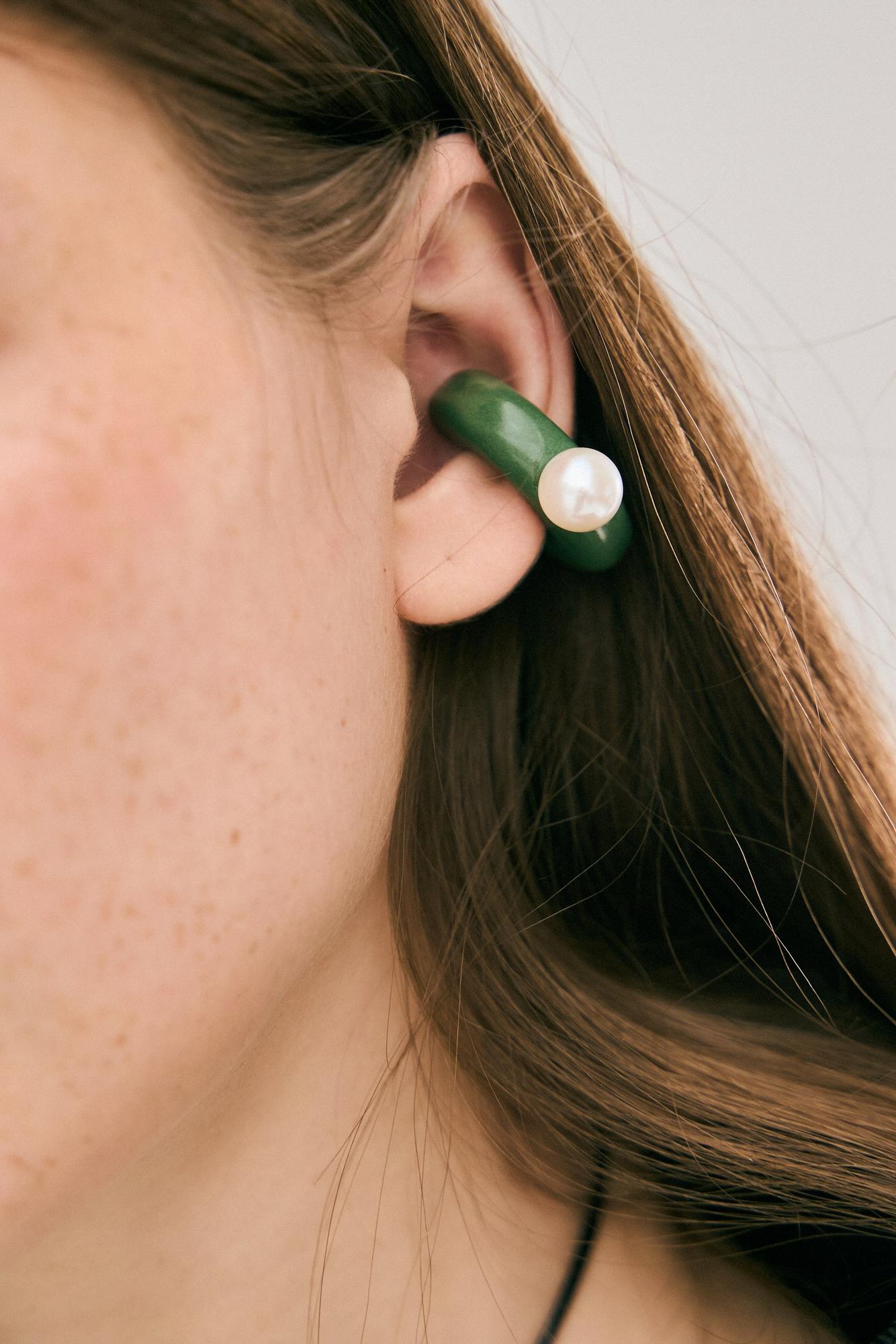 Зеленый кафф с жемчужиной (L)