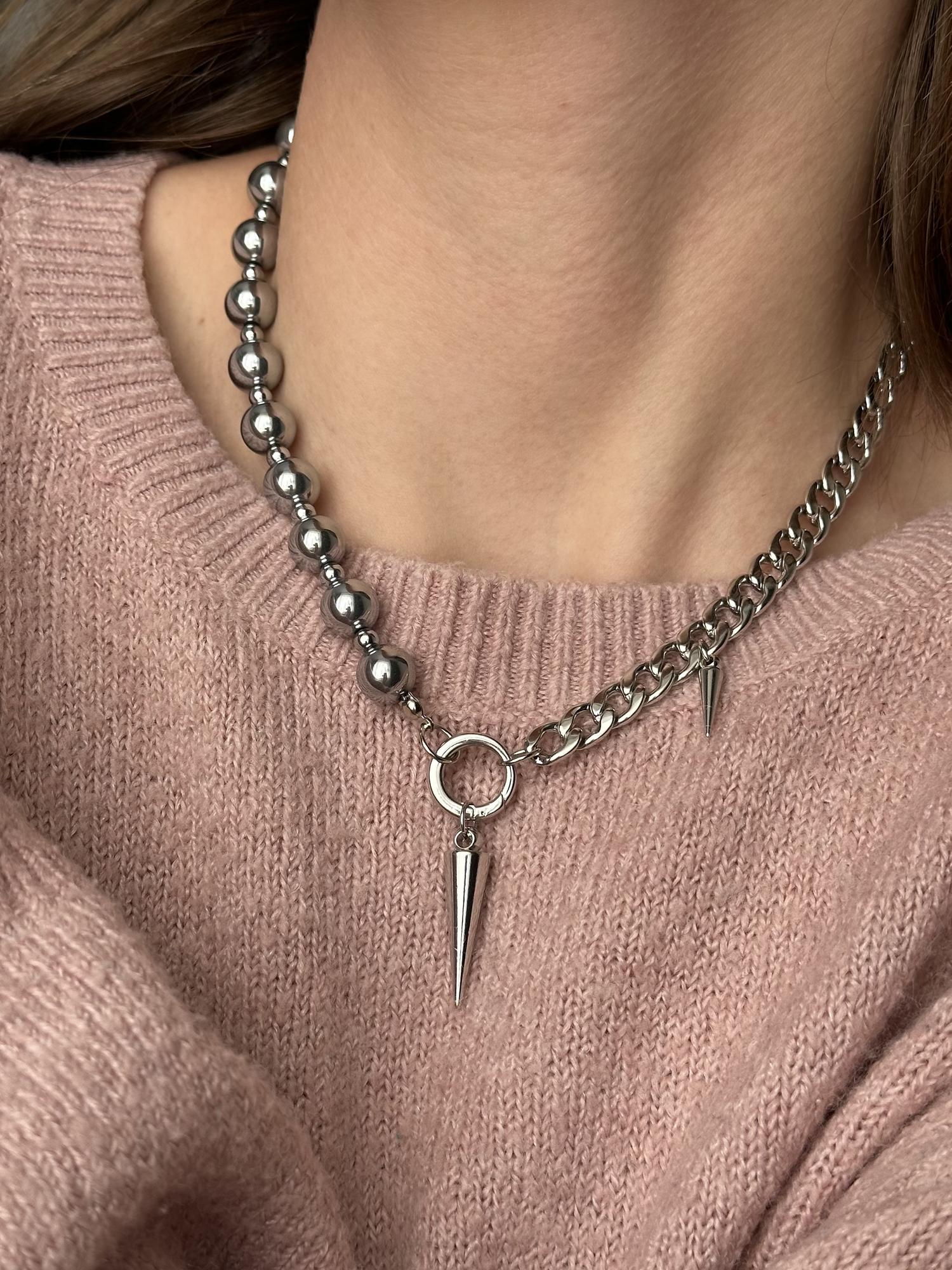 Ассиметричное колье с подвеской шипом